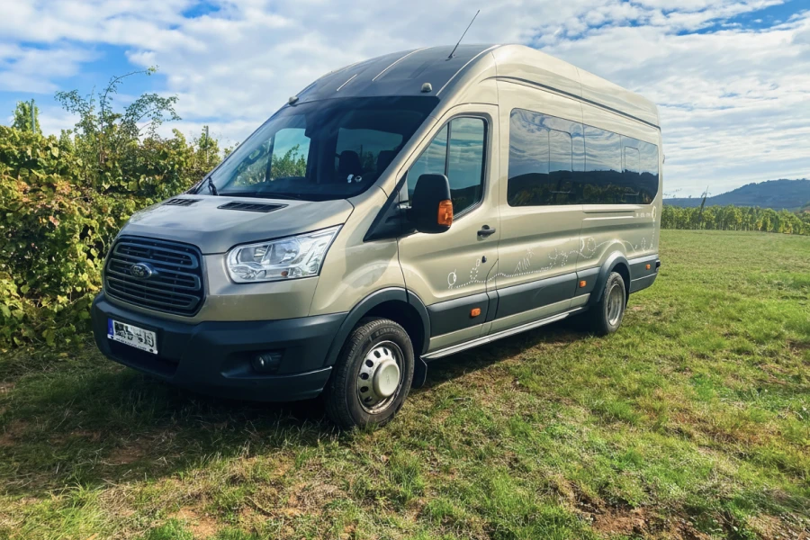 Ford 18 személyes kisbusz bérelhető